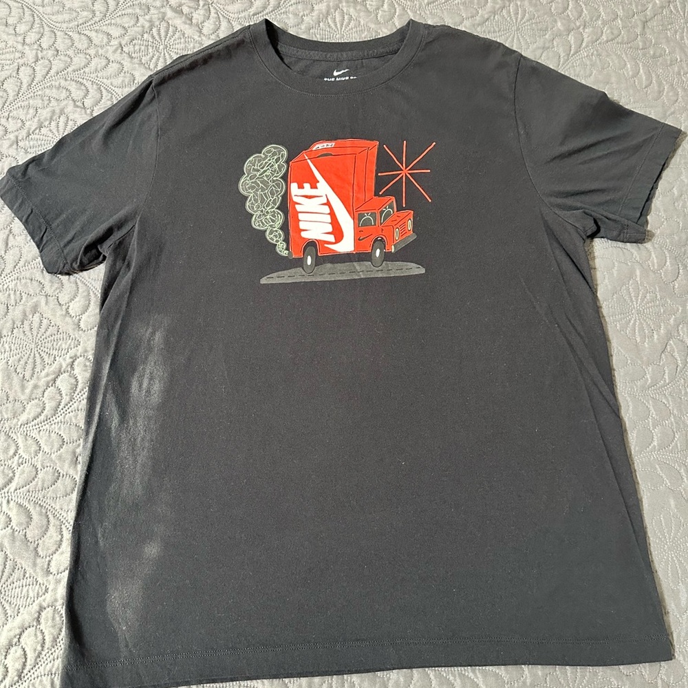Nike Black and Red Graphic Short Sleeve Tees